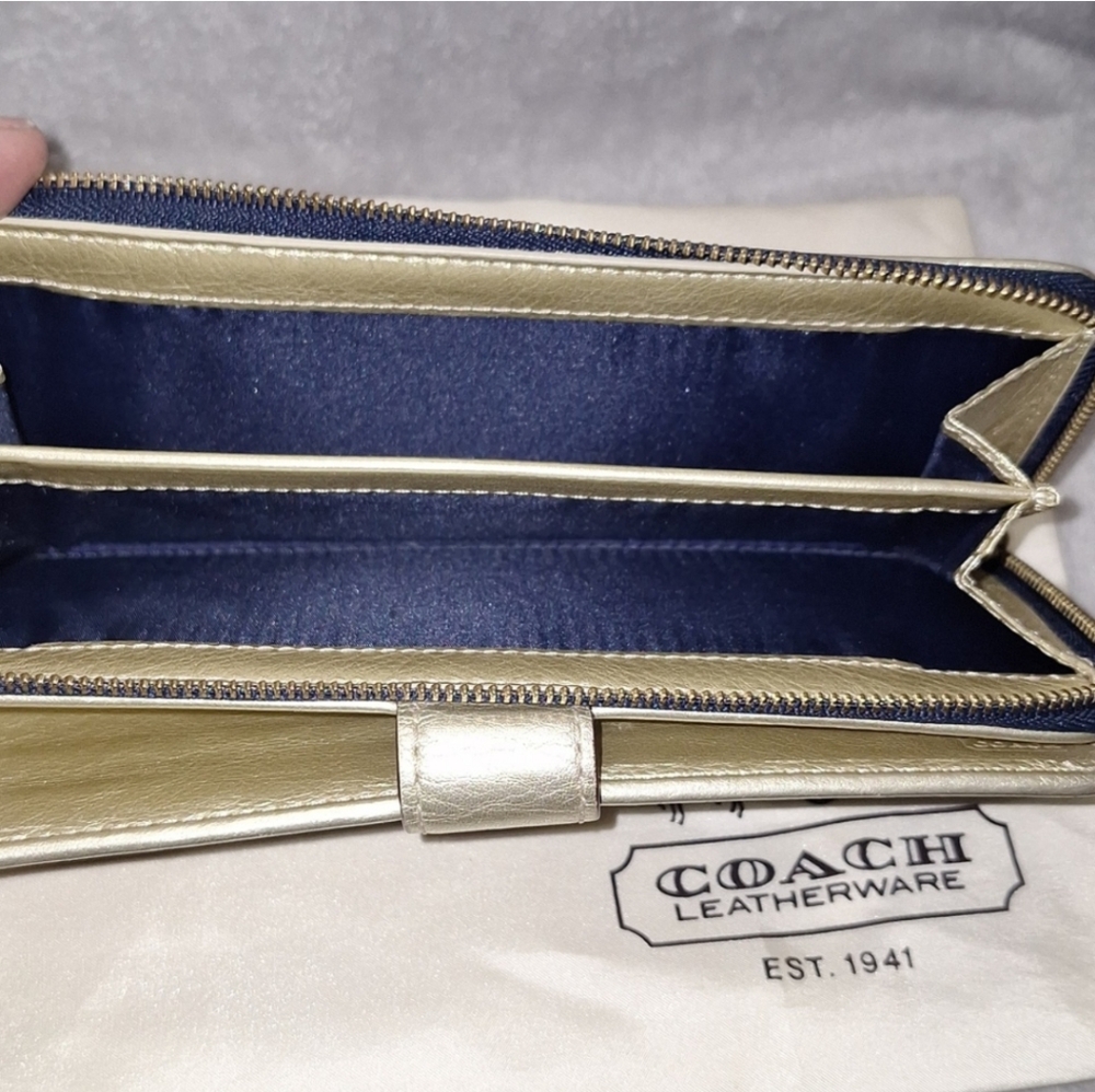 Coach New York Script Shoulder Bag & Matching Wallet - Picture 12 of 15